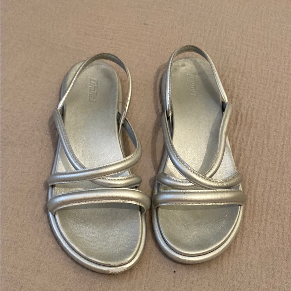 OLUKAI Women's Silver Sandals. Size 9